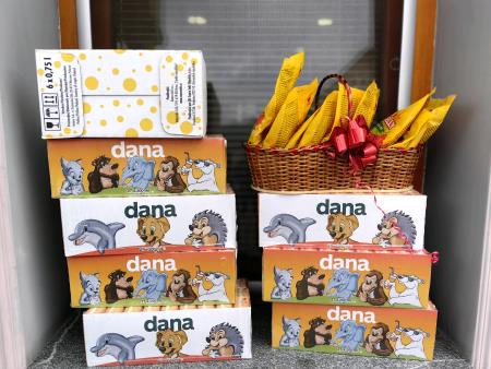 Darilo občine in podjetja Dana