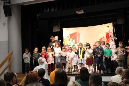 Obisk dedka Mraza na Mirni, foto JSKD OI Trebnje