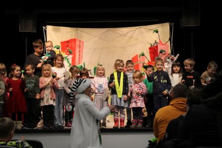 Obisk dedka Mraza na Mirni, foto JSKD OI Trebnje