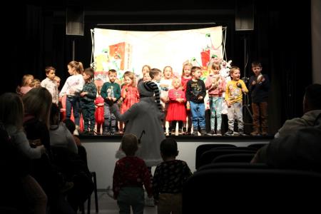 Obisk dedka Mraza na Mirni, foto JSKD OI Trebnje