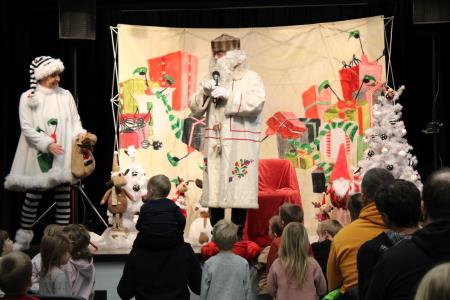 Obisk dedka Mraza na Mirni, foto JSKD OI Trebnje